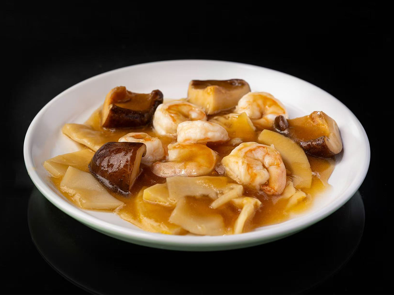 Gambas con bambú y setas