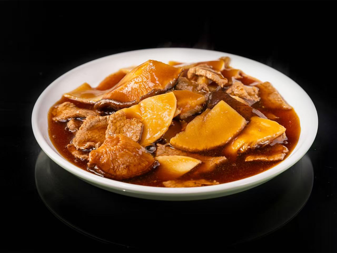 Ternera con bambú y setas